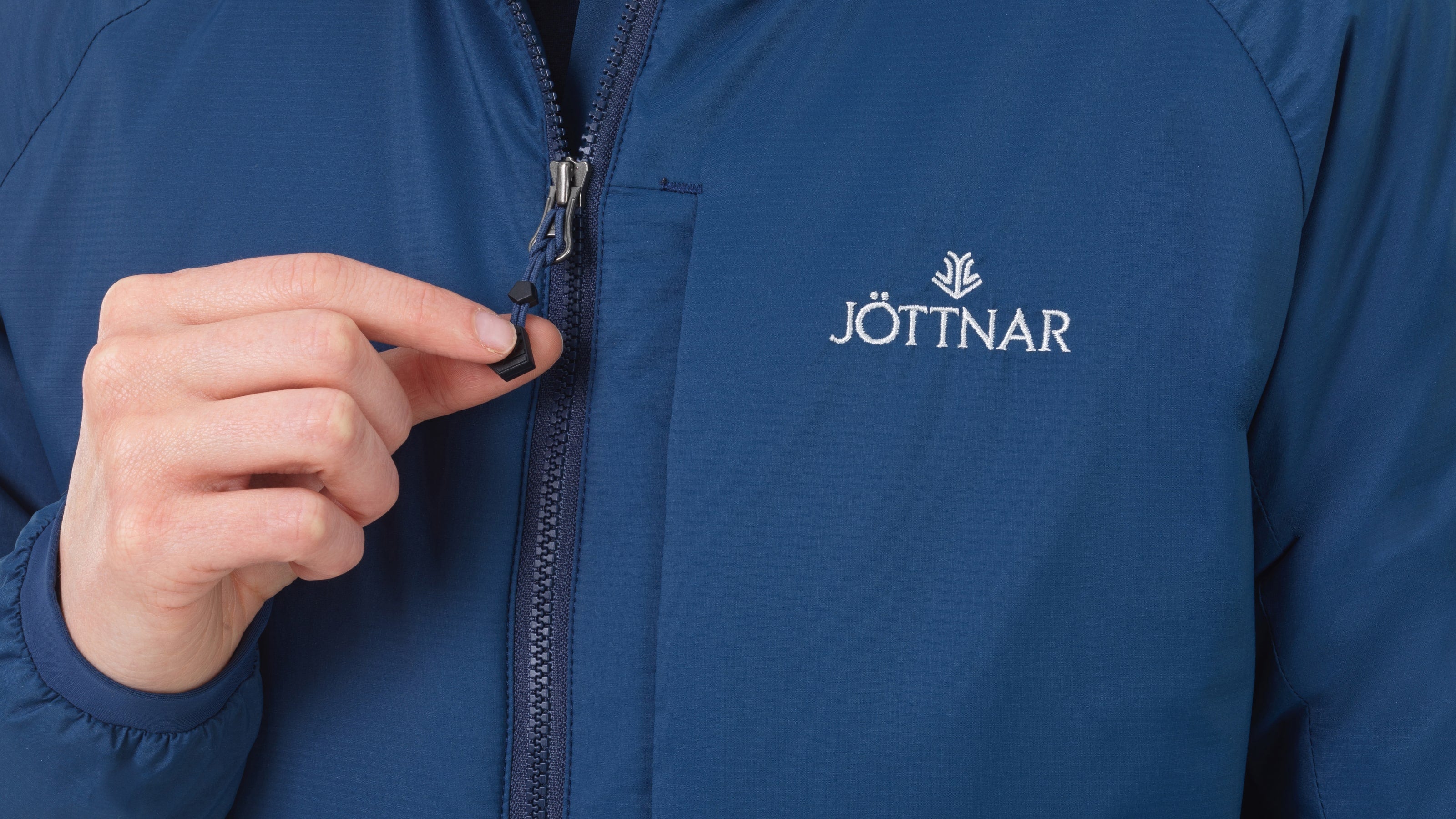 tech:Robust YKK® zips throughout.