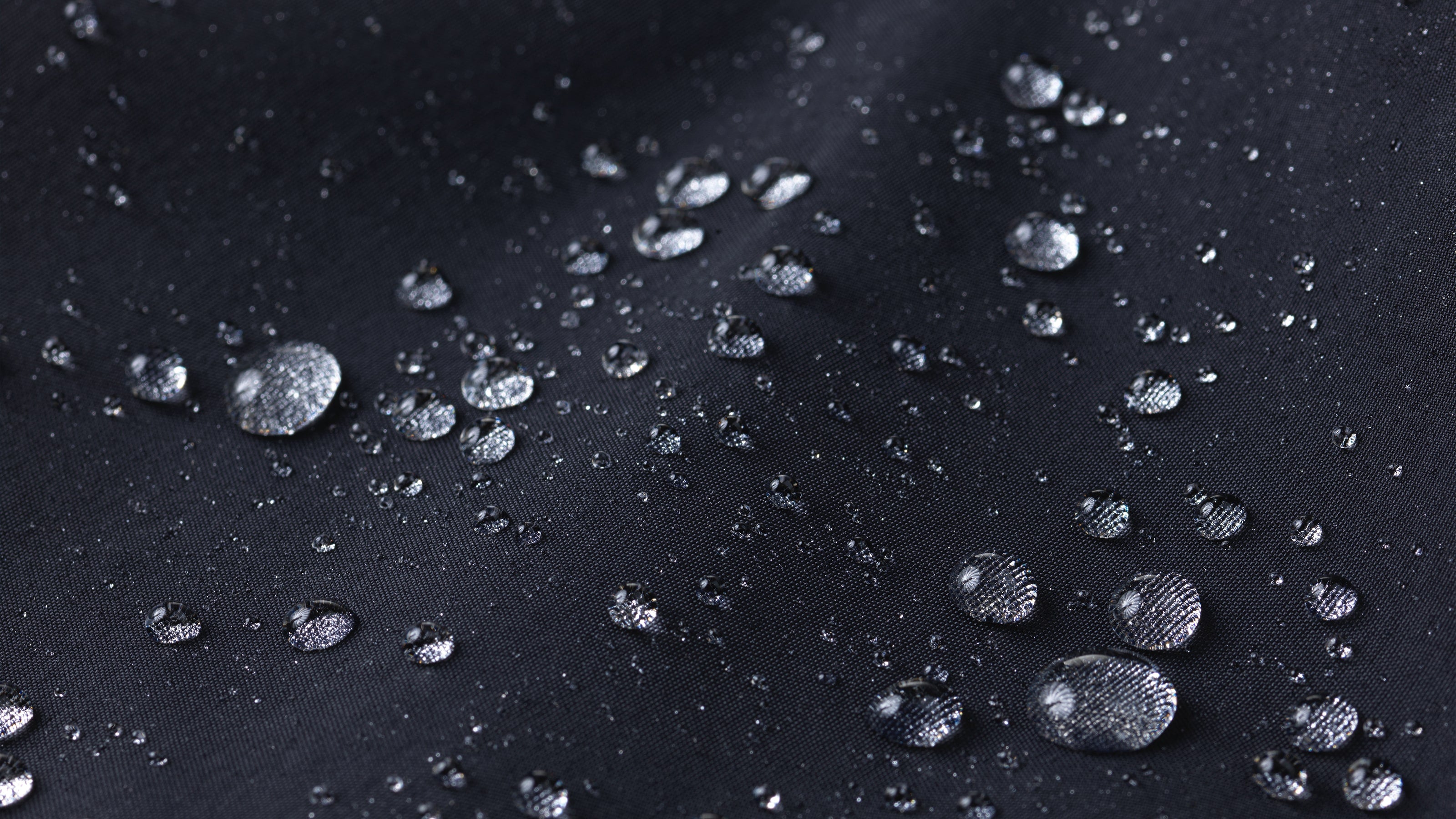 tech:Waterproof, windproof, highly breathable, 3 layer, 80 denier Jöttnar SKJOLDR™.