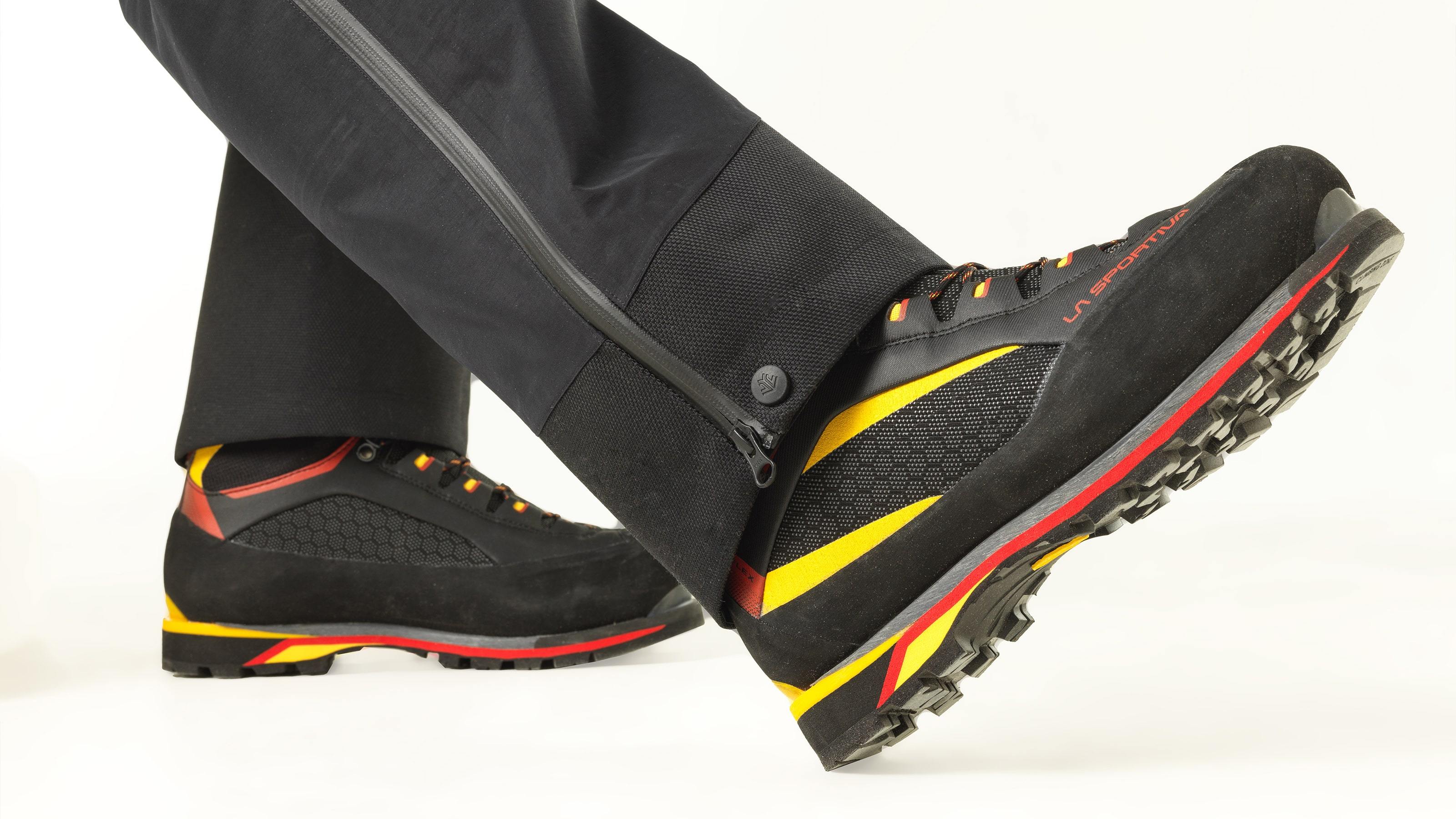 tech:Full circumference reinforced Kevlar™ kick patches protect the hem.