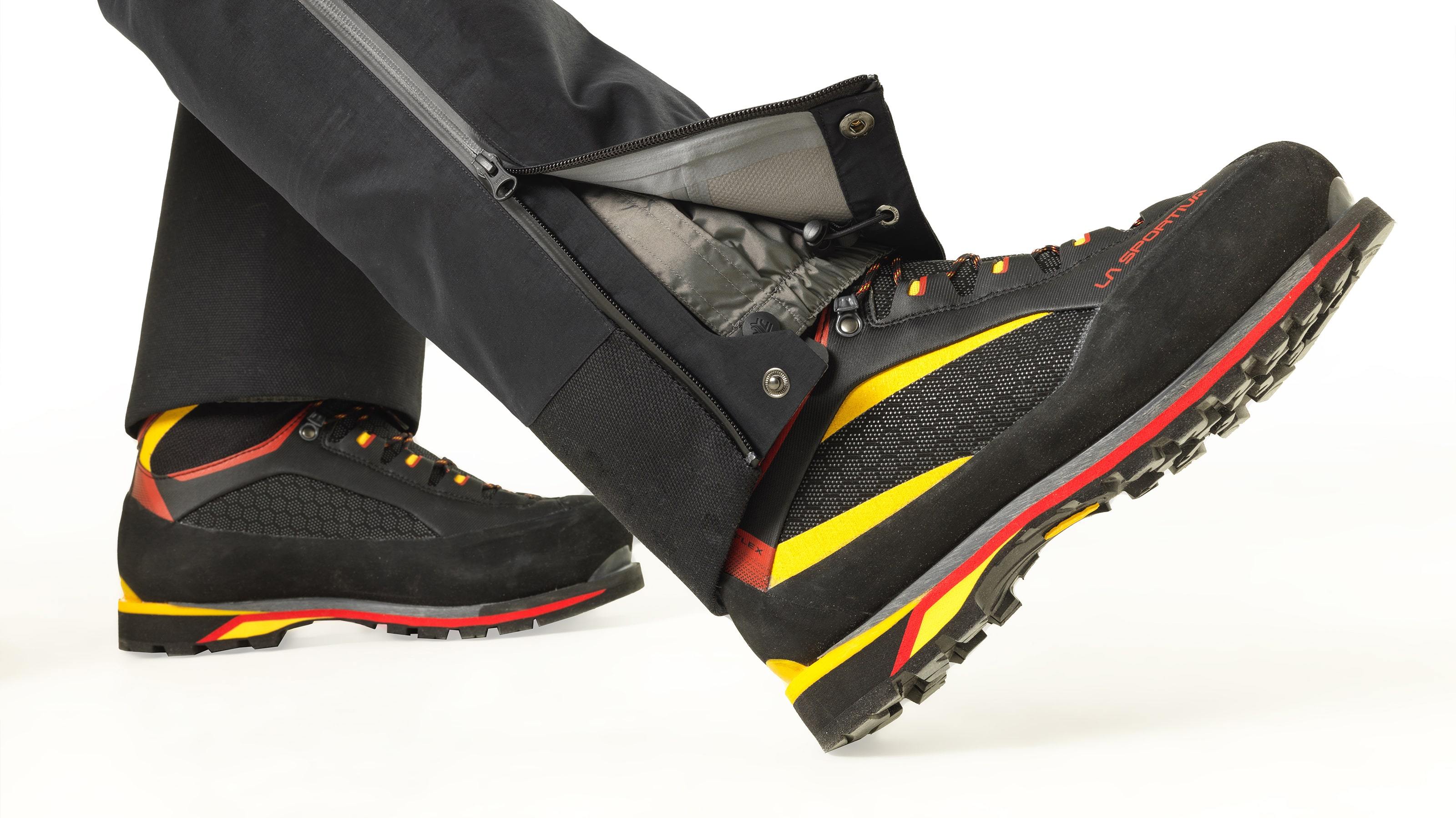 tech:Internal gaiters with elasticated gripper cuff; electroplated metal boot clasp and internal cord cinch provide a tight seal to keep snow out.